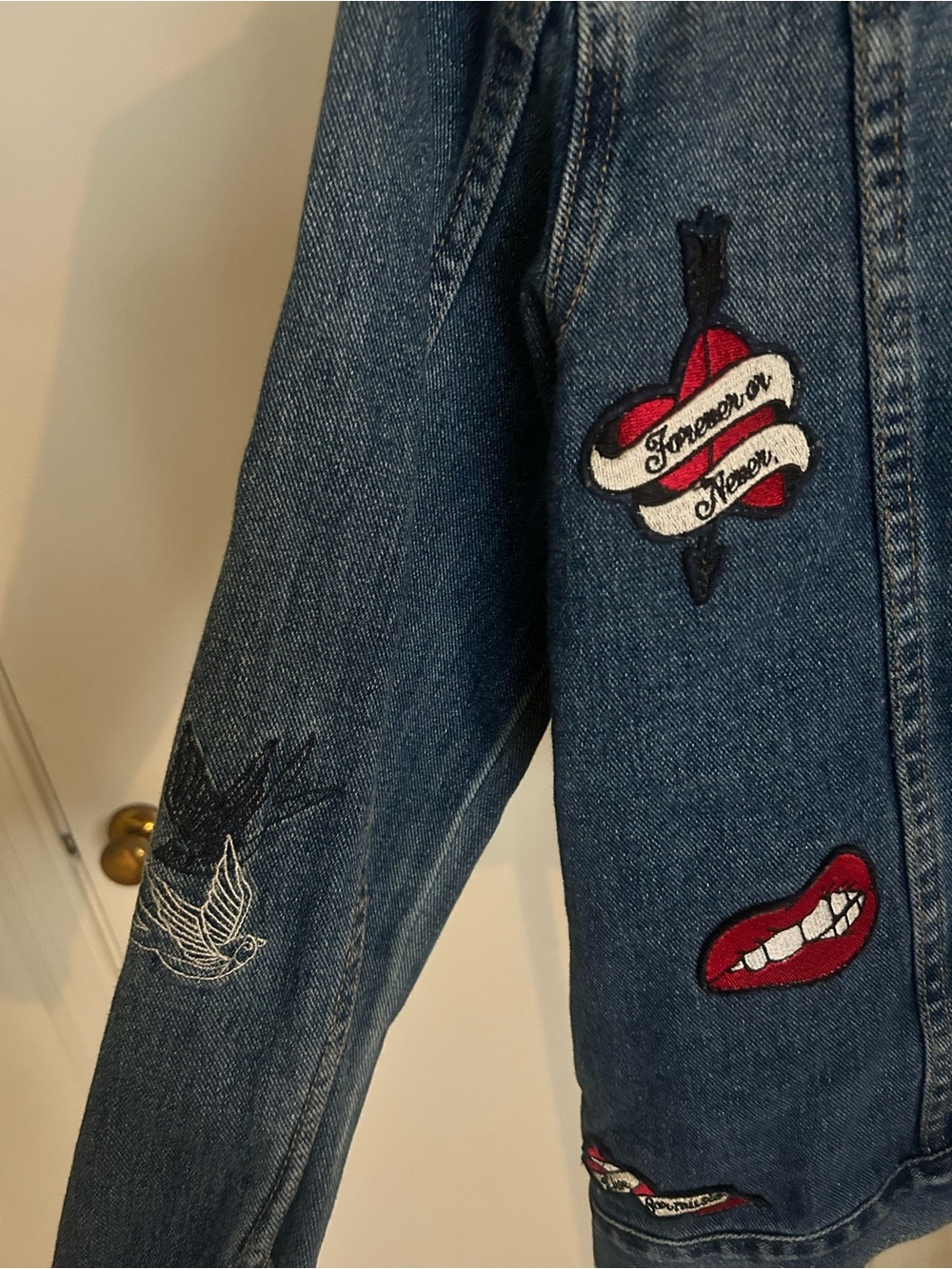 PacSun Embroidered Denim Jacket Snake Patch Femme Fatale Graphic Medium - Picture 7 of 8